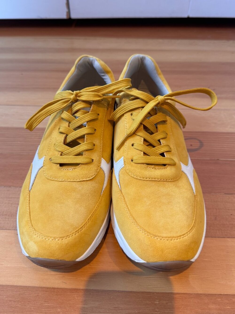 Naturalizer Shay lace-up sneaker - Yellow/White - size 10/41 Wide. Pristine!